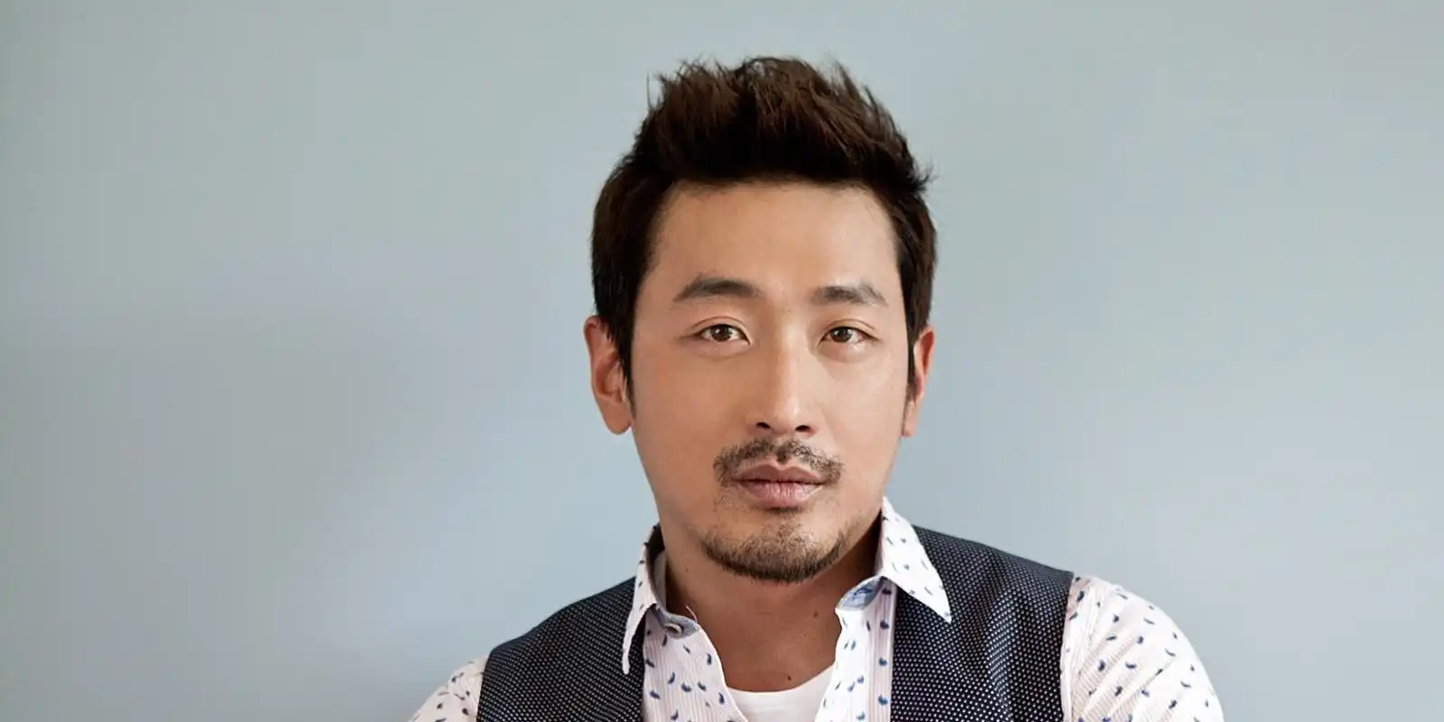 一年杀19人,河正宇主演的经典犯罪片,改编自韩国头号杀人狂事迹