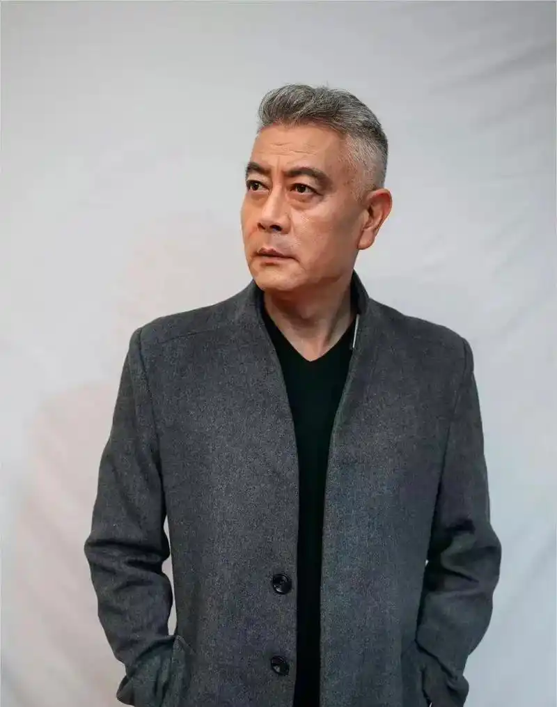 60岁老戏骨陈瑾恋情疑曝光!和知名男演员澳洲同游被拍,原来是他