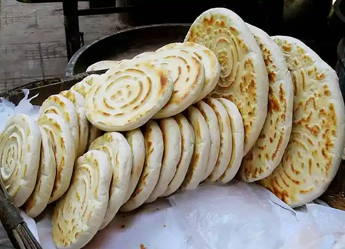 八:博望锅盔河南的博望锅盔要属南阳市的最有名,对重量,厚度都很有