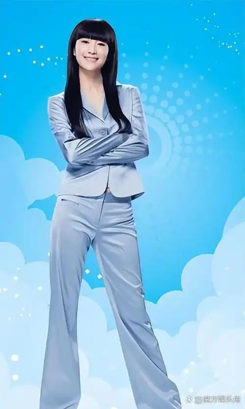 徐静蕾卫衣牛仔裤亮相,成熟魅力引领潮流,时尚无关年龄 徐静蕾近期的