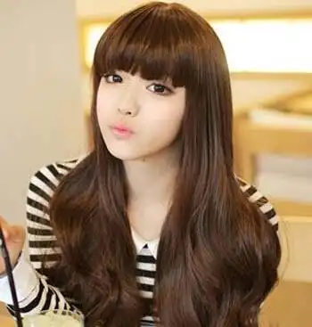 女生巧克力栗子色头发造型