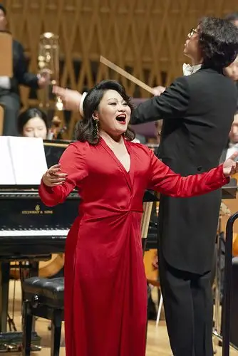 著名女高音歌唱家 黄英