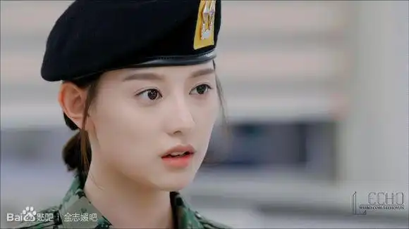 太阳的后裔剧照金智媛军装图片