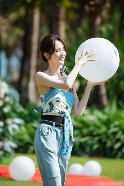 张馨月清爽吊带美照来袭自曝要求做财产公证被林峯三字回应