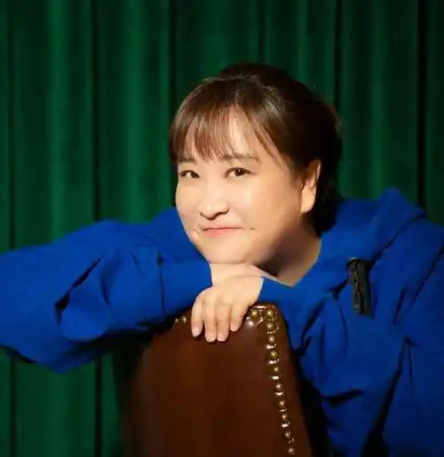 贾玲决定进行一次惊人的减肥计划,计划减去将近100斤的体重