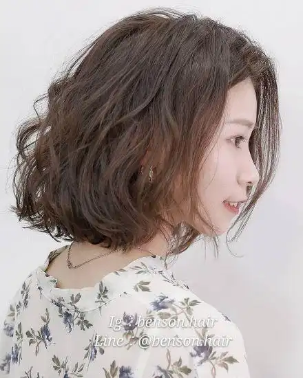 夏季女神卷发发型这样选气质vs知性并行的及肩长度就对了2