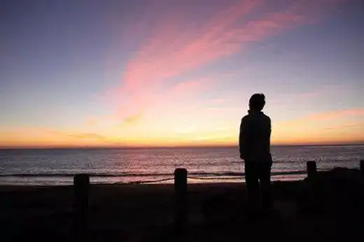 如果你忍受不了孤独,就看不到繁华_一个人