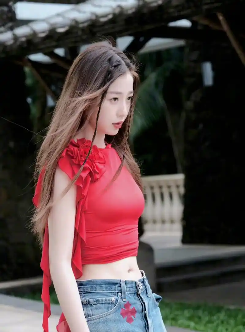 虞书欣玫瑰红色紧身衣真飒呀,姐姐身材真好 #虞书欣玫红色背心