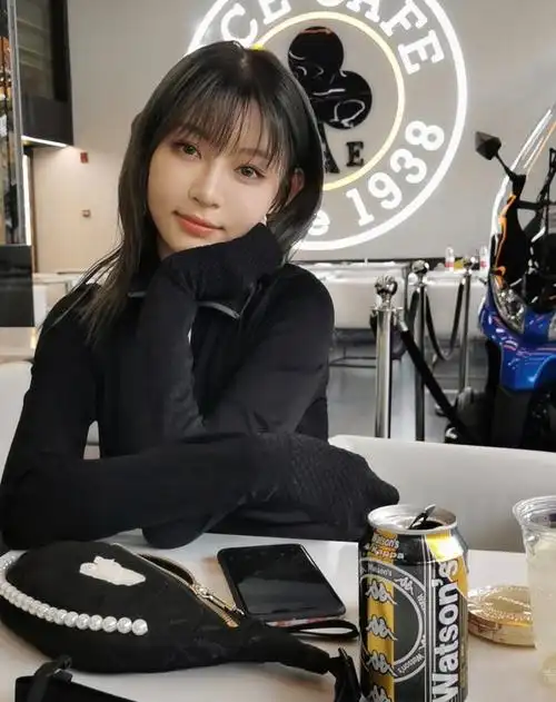 机车美女痞幼颜值逆天和虎哥互动涨粉200万想不火都难