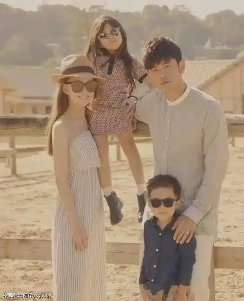 原创周杰伦昆凌2岁女儿画画惹争议媒体夸赞有艺术天赋