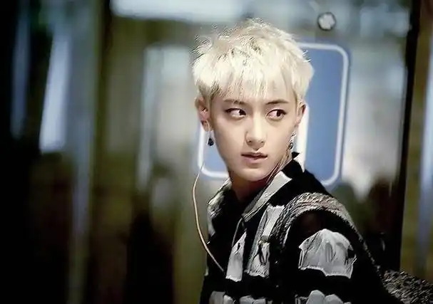 黄子韬:为哑巴发小学手语,成名后把他留在身边当助理