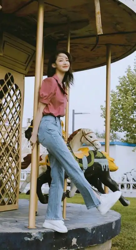 李沁也太纯了吧穿娃娃领不仅复古文艺还美出初恋气质