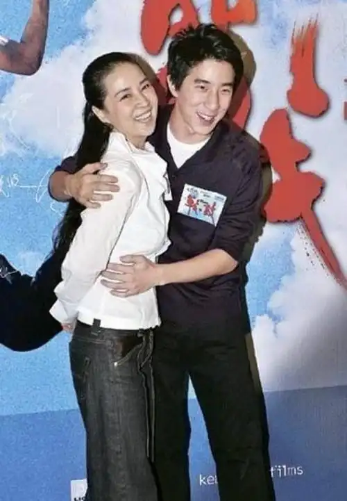 爱妻林凤娇66岁大寿,成龙暖心表感激送祝福,网友留言很辣眼_房祖名