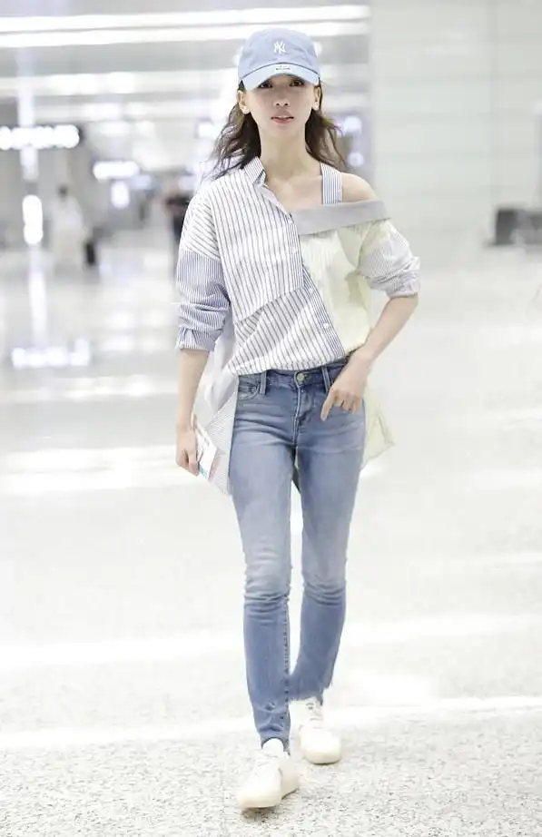 "魏璎珞"吴谨言腰比包还细,穿羽毛吊带太时髦,酷帅范十足_身材