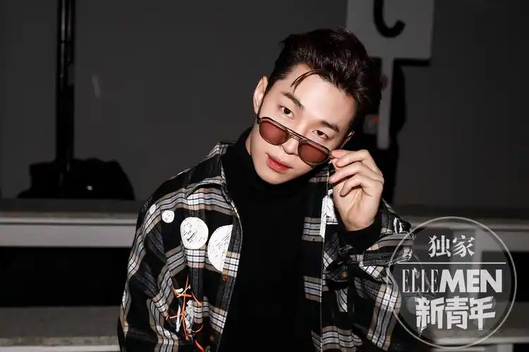 刘宪华纽约看秀玩转潮流元素型男切换运动风展时尚驾驭力