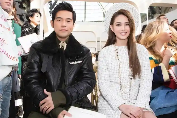 44岁周杰伦情人节晒与29岁昆凌合照,老夫少妻的幸福秘诀有3点