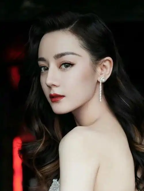 浓颜化妆难来看看迪丽热巴的妆容思路