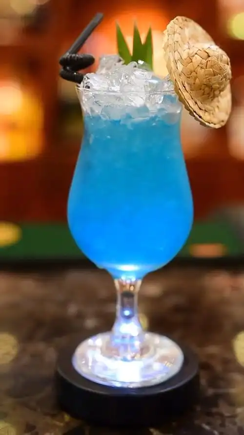 蓝色夏威夷一款代表双鱼座的鸡尾酒.
