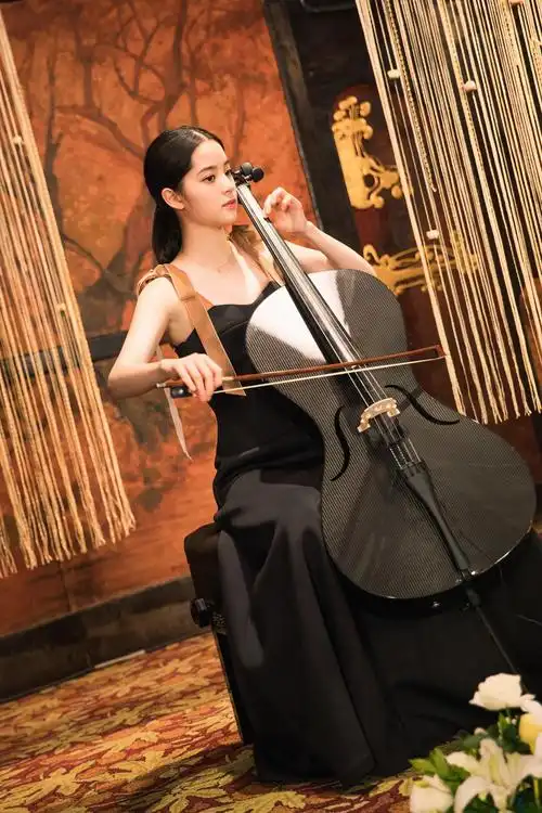 不仅亲手做了疙瘩汤,还拉起大提琴,为婆婆准备了意外惊喜