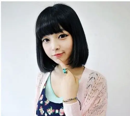 如果你不染头发的话,梨花头还是比较适合12岁的女生的.