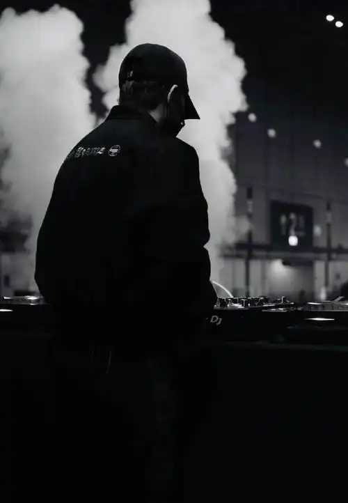 清俊少年蔡徐坤 光看背影就很让人心动