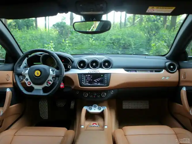 63l法拉利ff自动版内部配置高不高法拉利ff购车手册