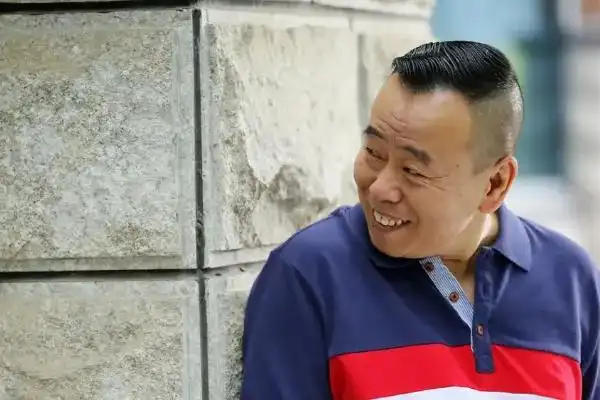 潘长江个人资料简介及身高(从老艺术家到直播卖货) - 帮企客