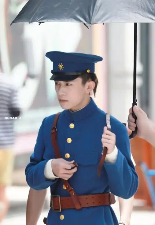 易烊千玺新剧军装造型亮相英气十足又撩人网友大赞帅出新境界