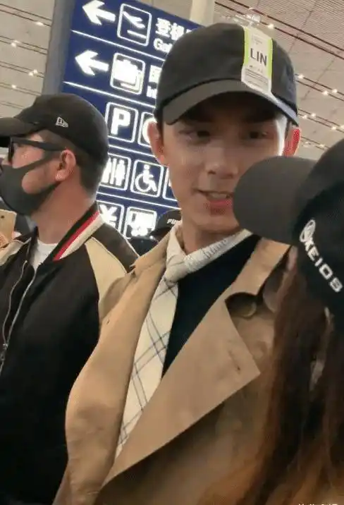 但是到最后我们才知道原来这只是吴磊的一个女助理,而且平时吴磊就是