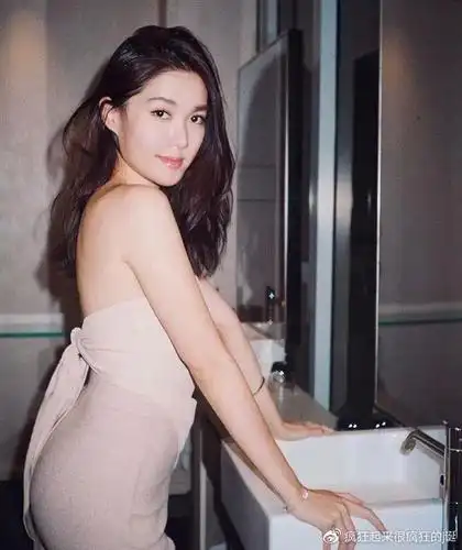 汤洛雯细妹汤乐瑶愈大愈靓大晒日常照气质超然马国明也点赞