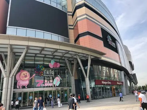 今天第一站,北京五彩城,缤纷儿童世界.