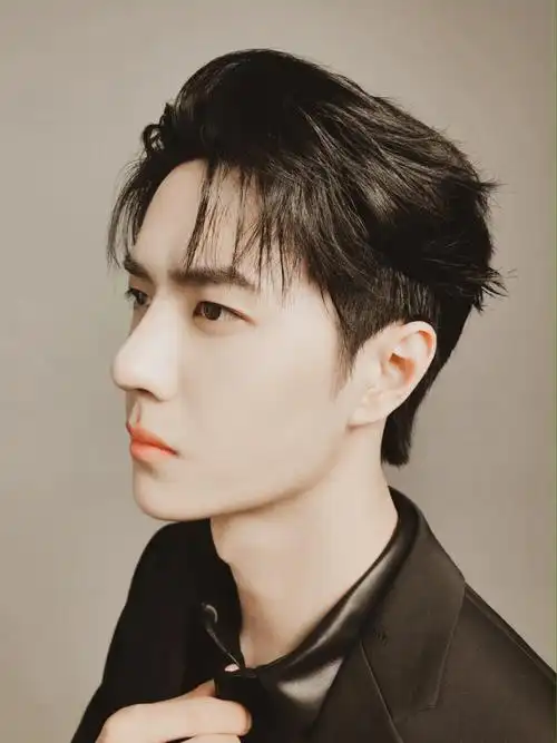 redmi红米手机: 这是k40 pro 拍摄的@uniq-王一博 侧脸,简直太帅了!