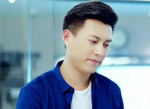 关于靳东有过几段感情史,大家如何看待他呢,靳东婚史这个很多人还不