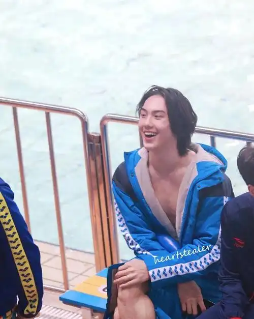 亚运会帅哥太太太多了吧游泳男团帅炸了双开门撞脸蔡徐坤要火的节奏