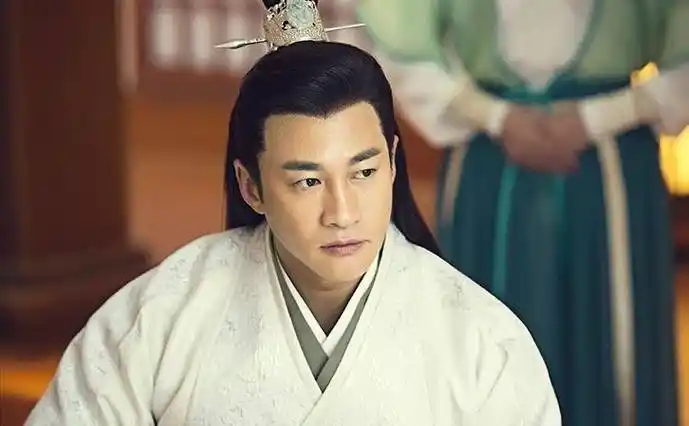 其实何润东最出名的不是他的古装扮相有多美,有多英俊.