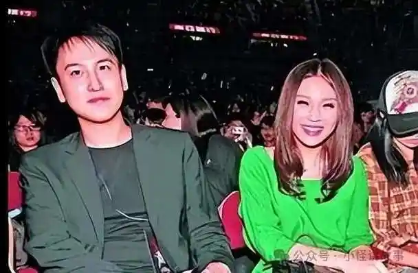 汤珈铖的母亲,为了陪伴儿子走出抑郁,放下手中的工作,陪他环游世界4个