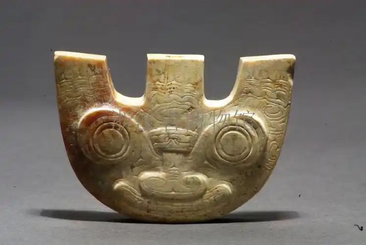 还待有识补空填 北铸青铜外来物 南琢玉石纯自研 良渚文化申遗日 中华