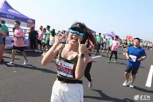 人潮汹涌!2023青岛海上马拉松震撼开跑,高清大图来了!