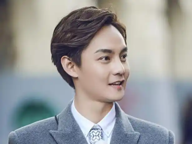 尹正早年帅照被翻出发福前后颜值对比惨烈网友看后直呼太扎心