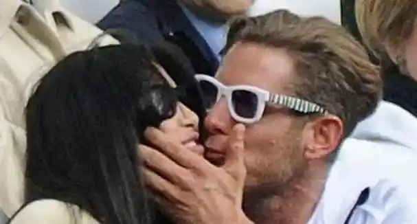 进入这家经纪公司后,她接触到了尤文图斯足球俱乐部的老板拉波埃尔坎.