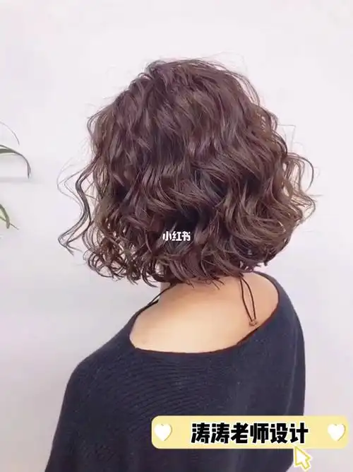 短发女生烫法式卷发真的太减龄太甜美啦～法式烫发 蛋卷头 圆脸发型