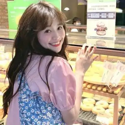 甜美笑容的女生头像图片