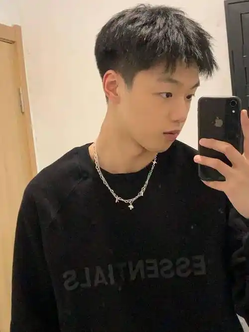 脸胖脸圆的男生不妨试试这9款发型