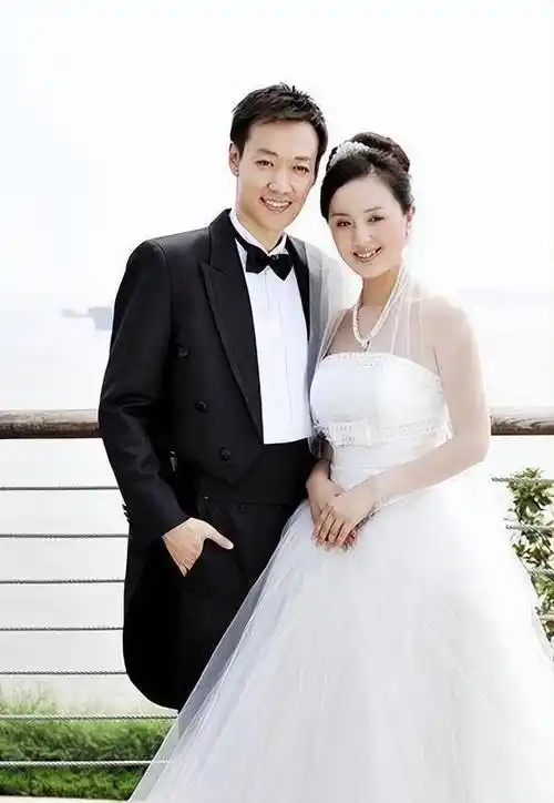 结婚多年依旧恩爱,这样的中年夫妻,圈里还有10对_张嘉益_王雷_王海燕