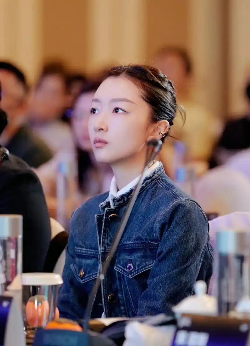 分享照片 #路易威登 #周冬雨 - 抖音