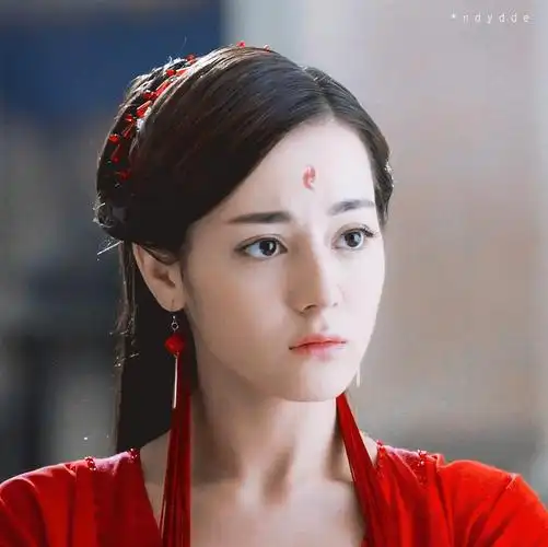 迪丽热巴红色古装造型
