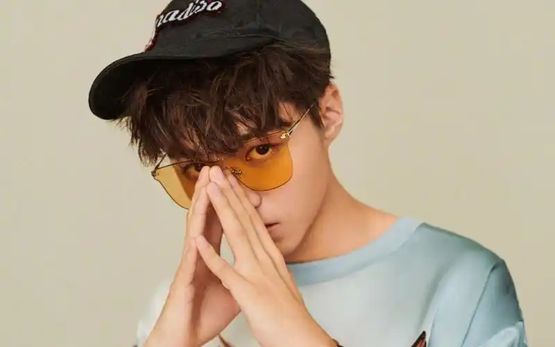 王俊凯帅气写真大片桌面壁纸