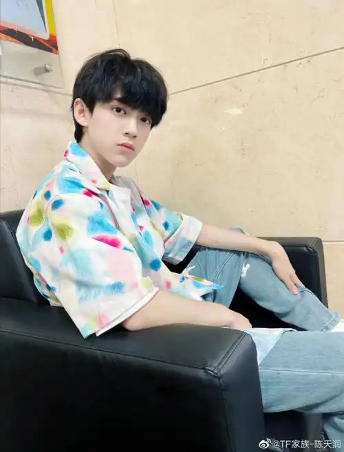 真的有小朋友应援色是粉红色