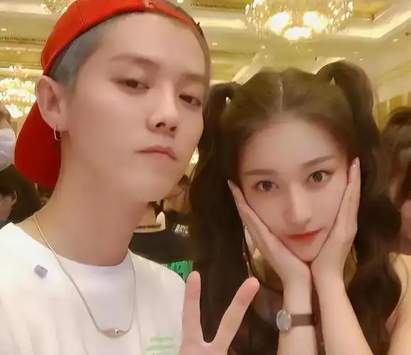 而在今年的9月17日,关晓彤迎来了自己的27岁生日,小情侣二人也借着