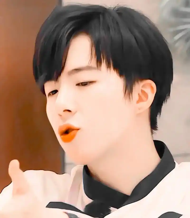 那刘宇宁呢,他就不委屈了吗,他出道3年始终没有摘掉网红这个标 - 抖音